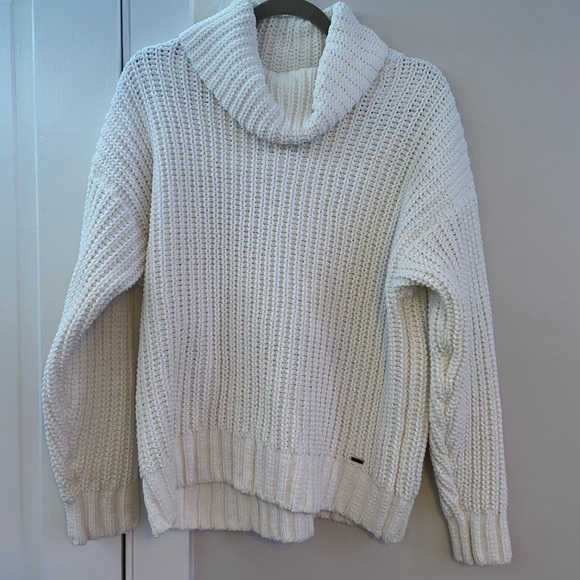 Hollister cable turtleneck sweater Clearance